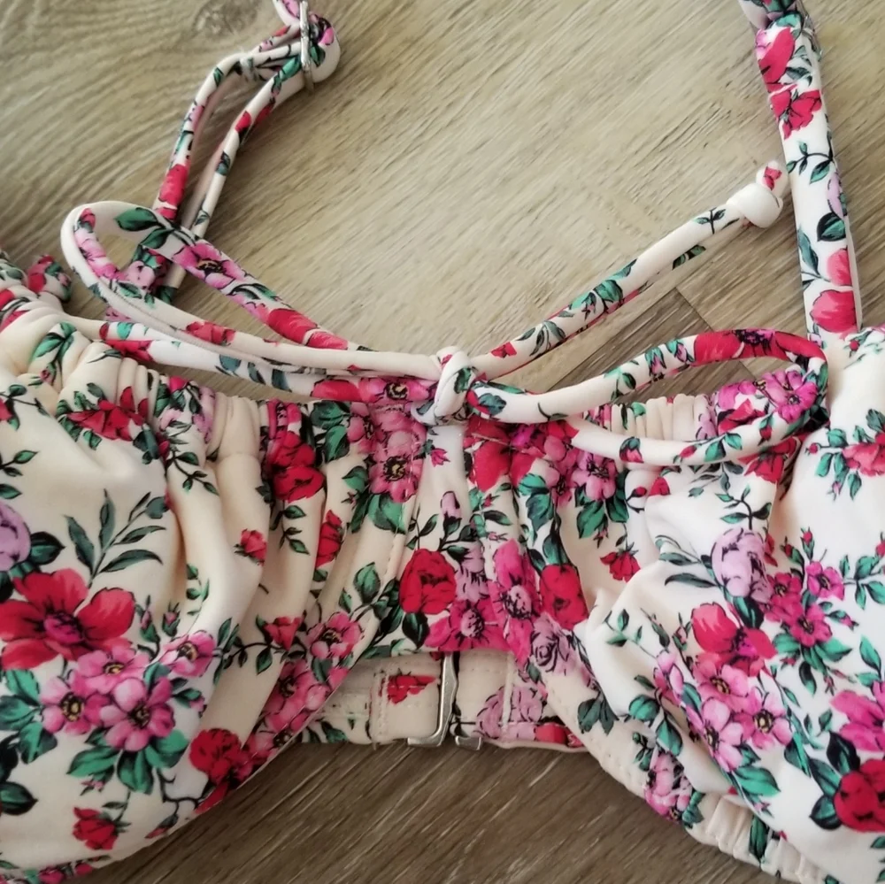 NWT Wild Fable Mini Floral Underwire Bikini Top Size Large